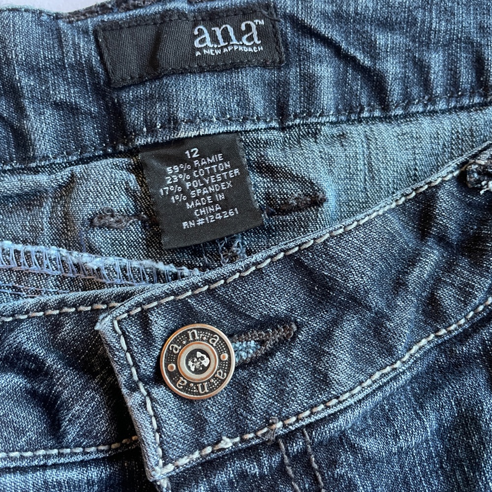 a.n.a Shorts, Size 12, Denim, Blue Jean, Womens, XX Belt loops, Distressed Line - Picture 5 of 13
